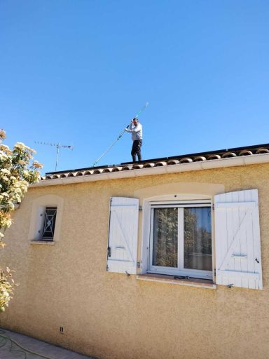 slm-propreté société de nettoyage de panneaux solaire dans l'Hérault et le Gard